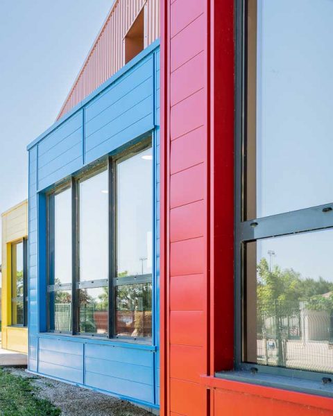 L'architecture exterieur et interieur du Pôle culturel Jean Ferrat à Sauveterre par Arc & Types architectes. Photographie d'architecture. Copyright Ludovic Maillard, Photographié par le photographe Ludovic Maillard, http://ludovicmaillard.com